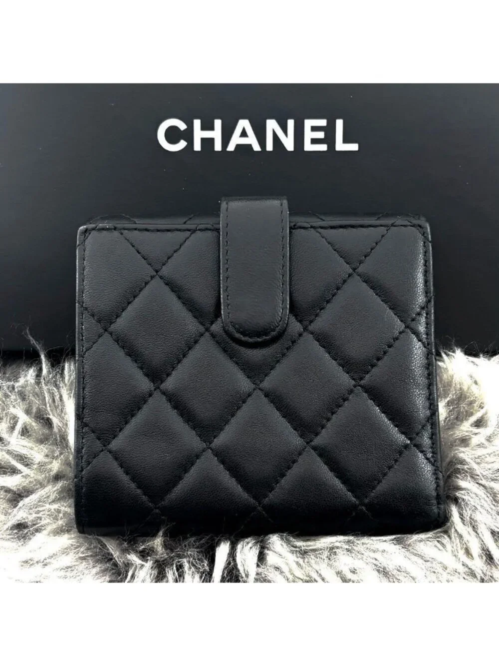 ★SOLD★ Chanel Super Wallet Quilted Hook Bifold - Picture 3 of 12